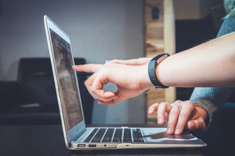 User Experience and Speed : A image of women pointing to a laptop screen